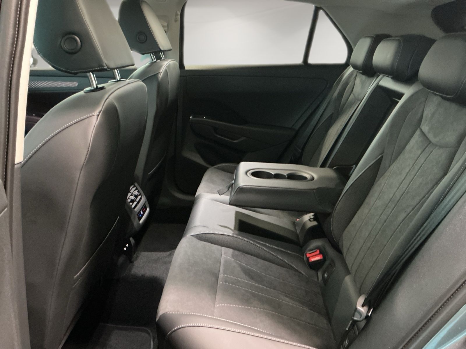 Volkswagen T-Roc - Bild 12