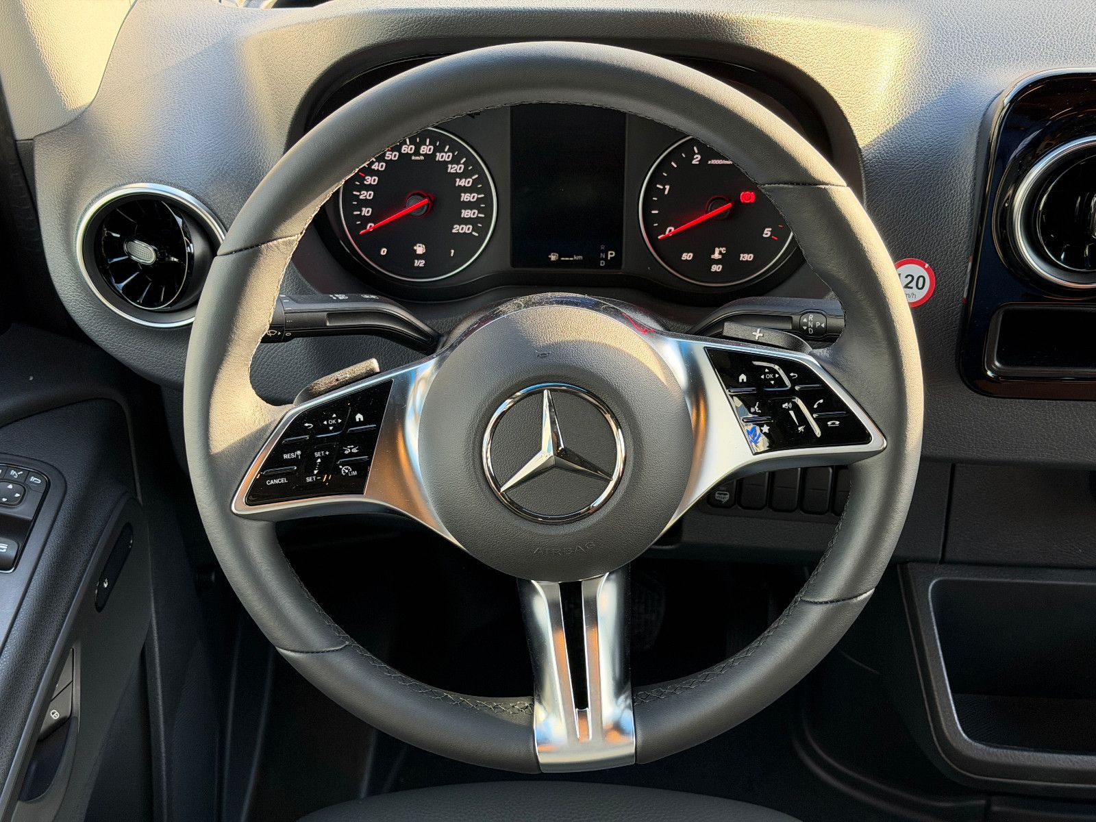 Fahrzeugabbildung HYMER / ERIBA / HYMERCAR Grand Canyon S - MB 600 SD- 4x4- 11.496€ sparen!