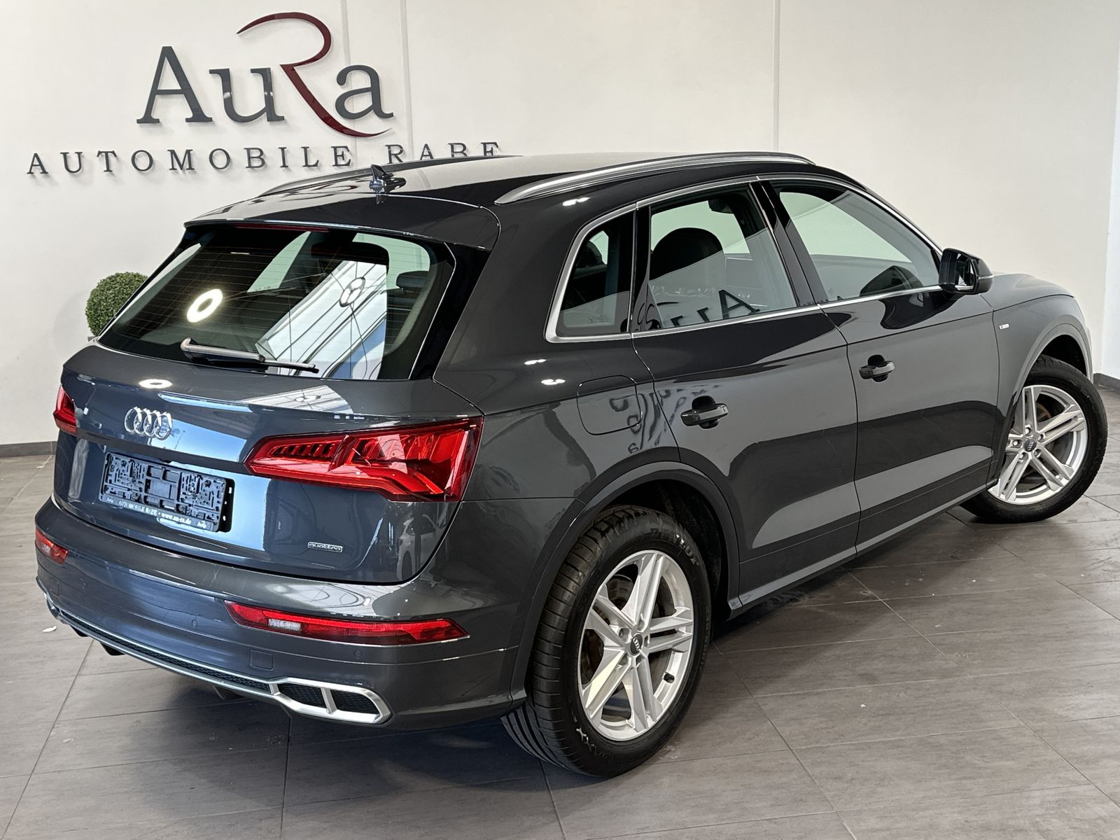 Fahrzeugabbildung Audi Q5 55 TFSI e Quattro S-Line NAV+LED+LUFTFEDERUNG