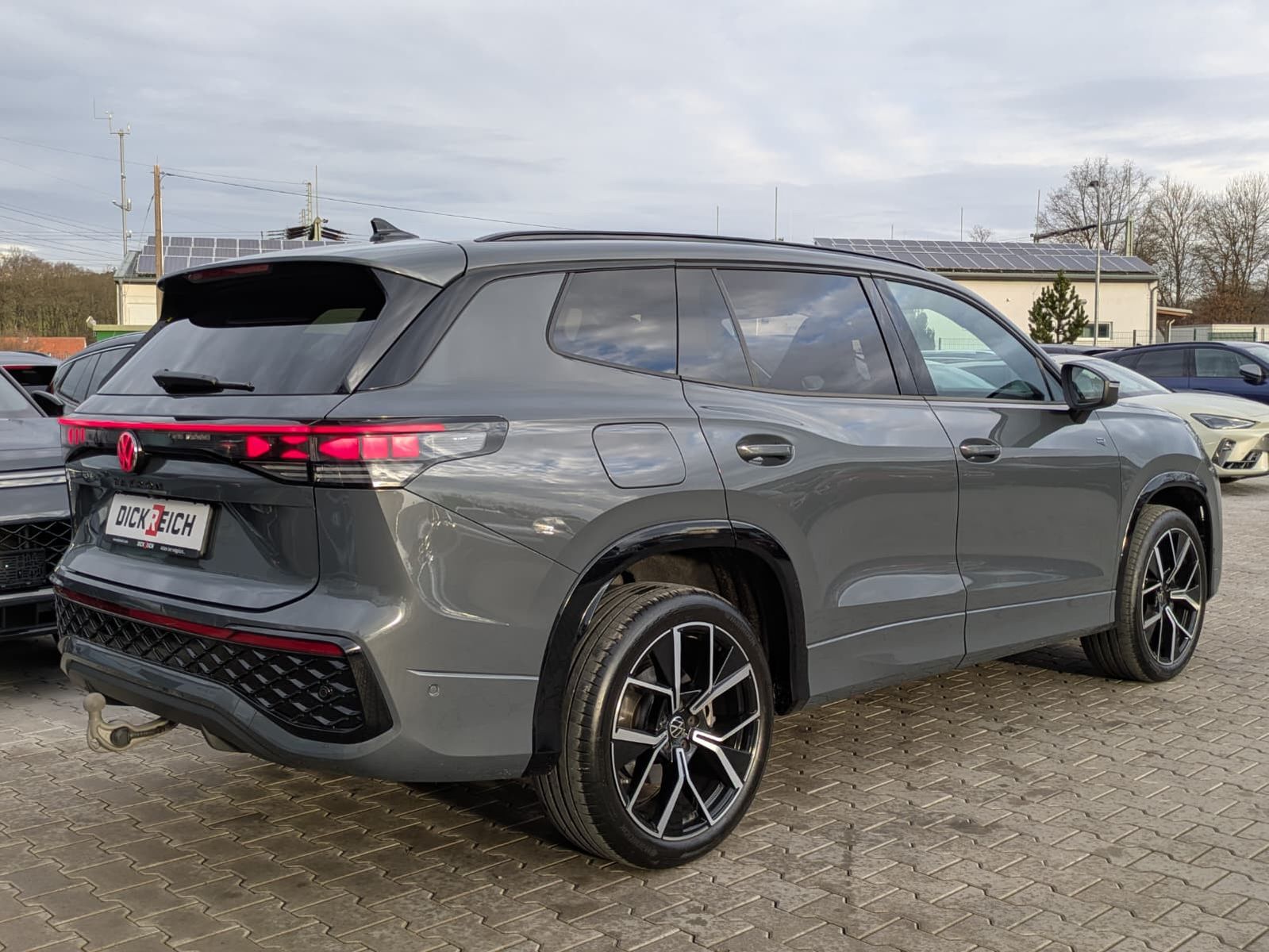 Fahrzeugabbildung Volkswagen Tayron 2.0 TDI 4M R-Line BLACK*7Si*MATRIX*PANO