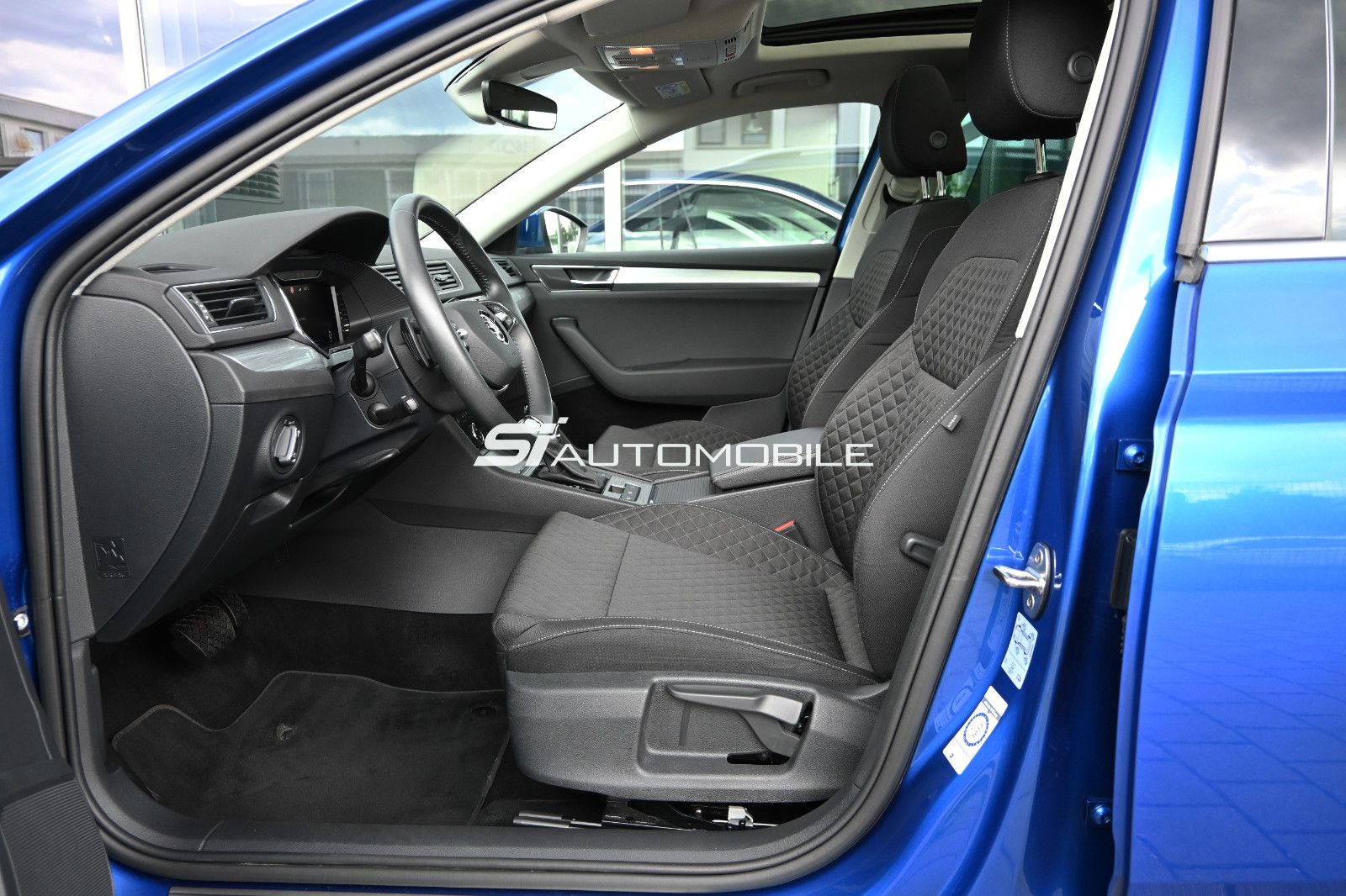 Fahrzeugabbildung SKODA Superb 1.4 TSI iV DSG AMBITION COMBI °AHK°PANO°