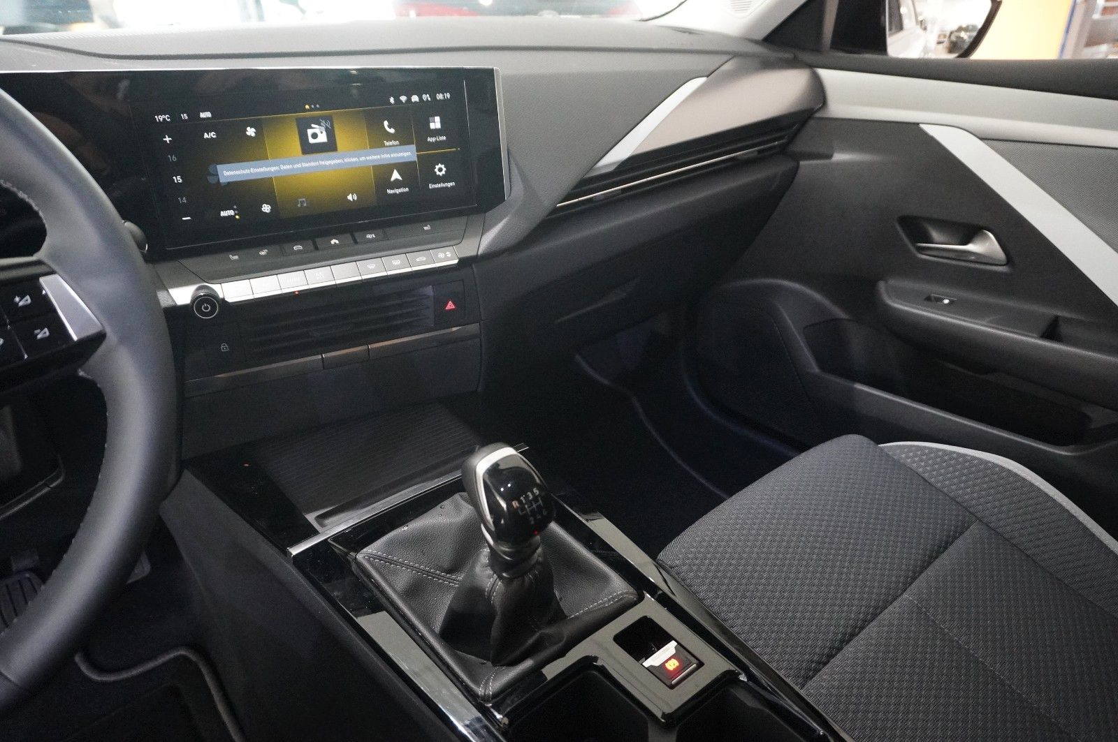 Fahrzeugabbildung Opel Astra L ST 1.2T  LED/NAVI/SHZ/ALU16/KAMERA/ALLWE