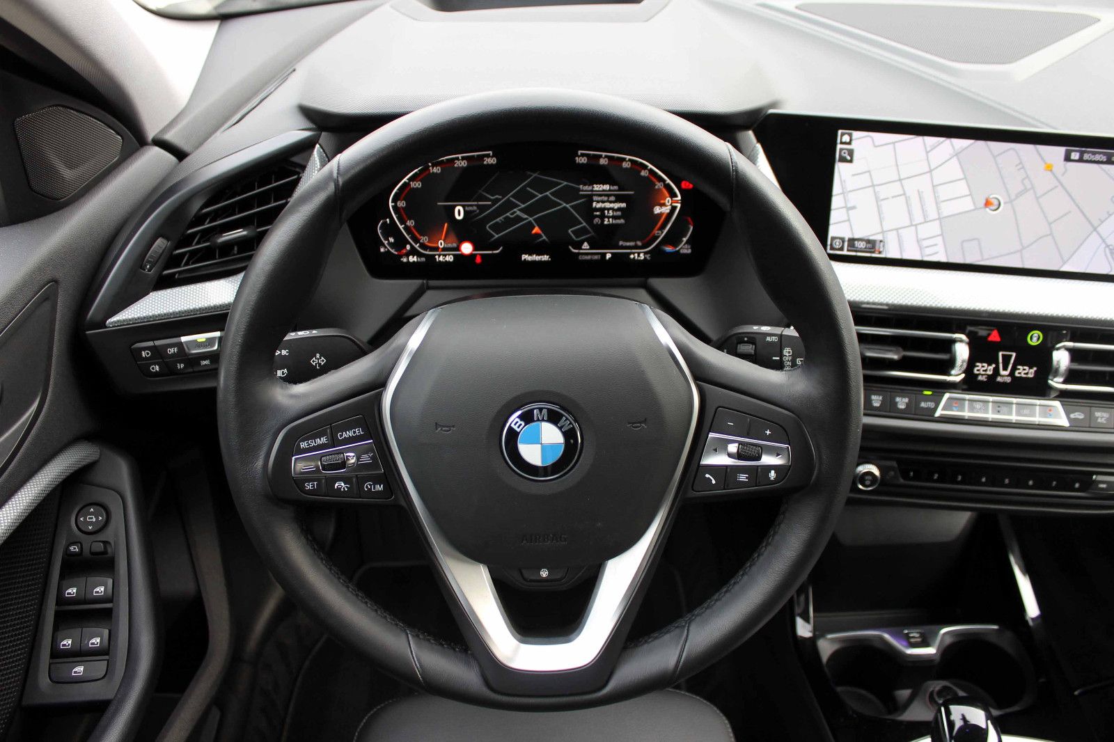 Fahrzeugabbildung BMW 118i Sport-Line Steptr. ACC HUD KAM LED SHZ NAV