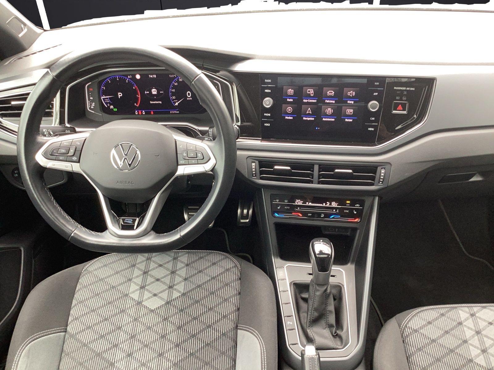 Fahrzeugabbildung Volkswagen Polo R-Line DSG MATRIX RFK PANO