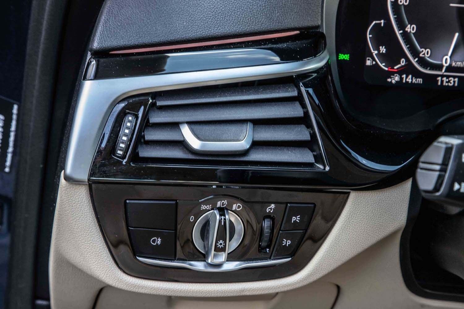 BMW 530e iPerformance Navi AHK Sitzhzg Klima PDC Blu