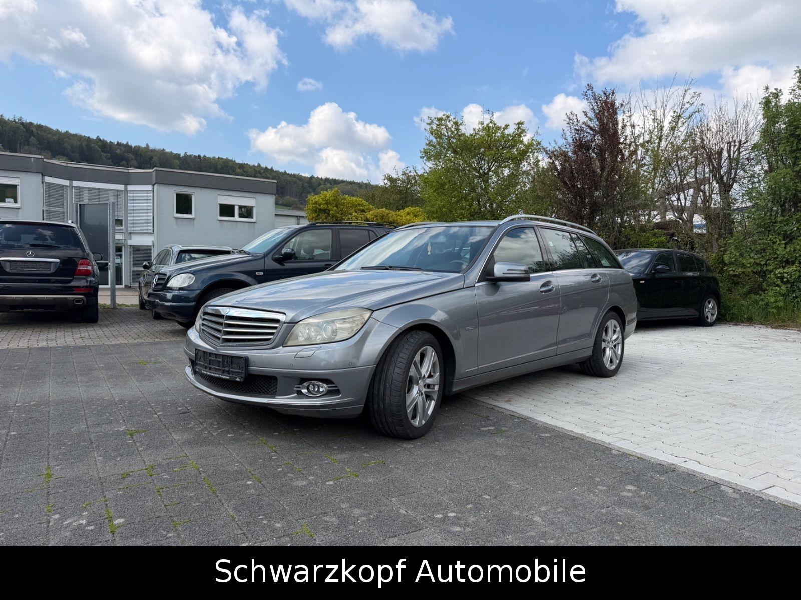 Mercedes-Benz C220 2010 — вигляд ззаду