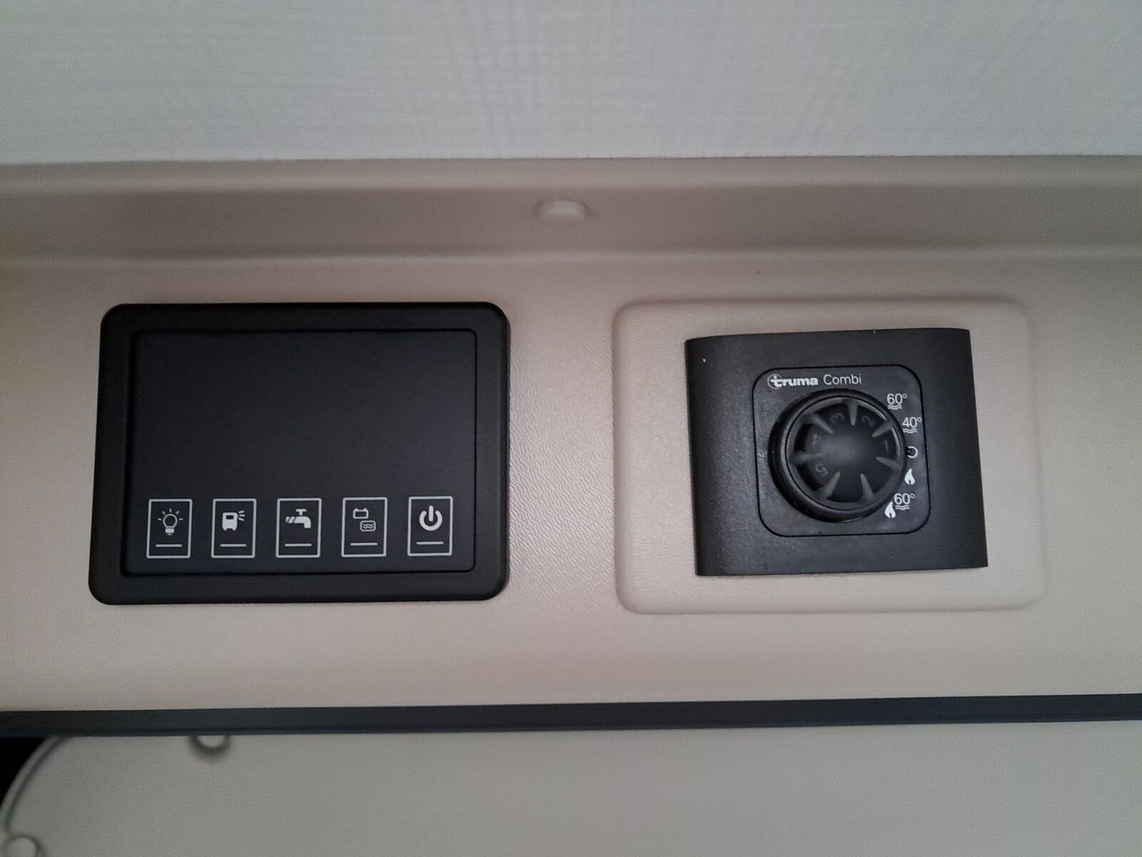 Fahrzeugabbildung Chausson Van Blackline 2.0 Dörr 30Y Edition,Markise,Solar