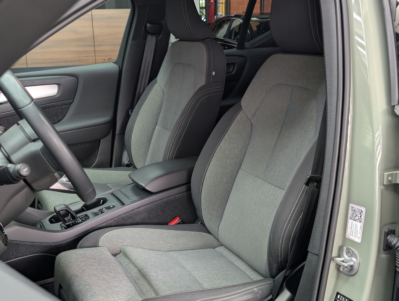 Fahrzeugabbildung Volvo XC40 B3 Core Winter-Pk. LED*VC*KEYLESS*SOUND*18"