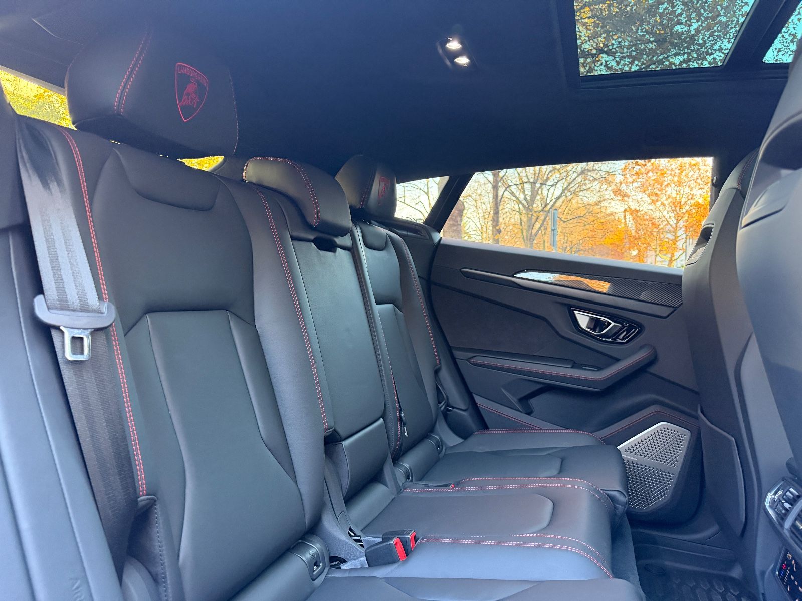 Fahrzeugabbildung Lamborghini Urus 4.0 AKRAPOVIČ*CARBON*PANO*HEADUP*B&O*MEMO*