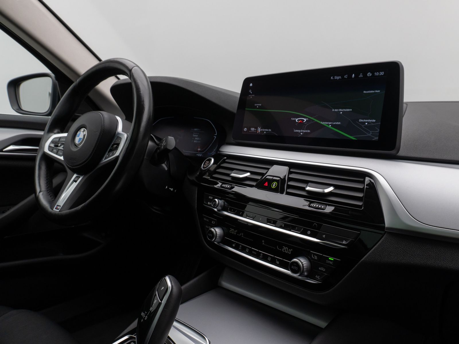 Fahrzeugabbildung BMW 520d Kamera DAB H/K Alarm DisKey Panorama MSport