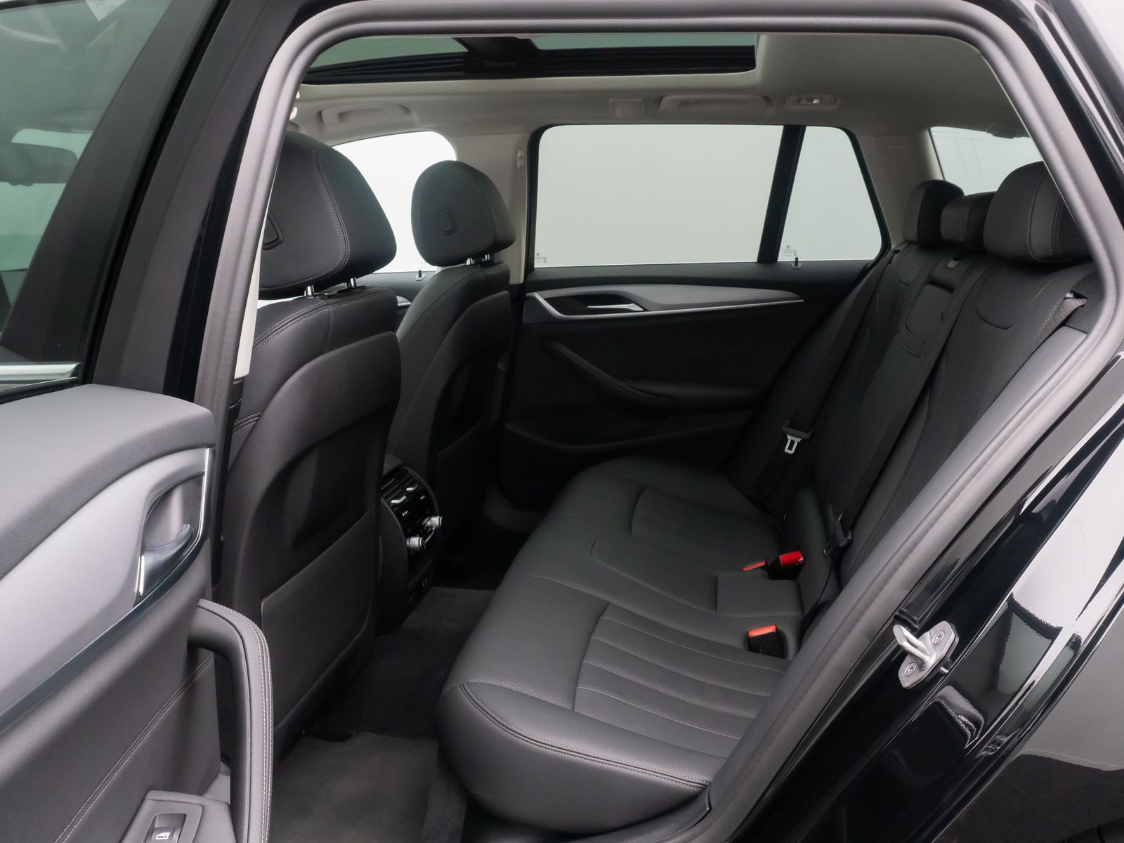Fahrzeugabbildung BMW 520d xD Alarm 4xKlima Leder DAB Panorama 18Zoll