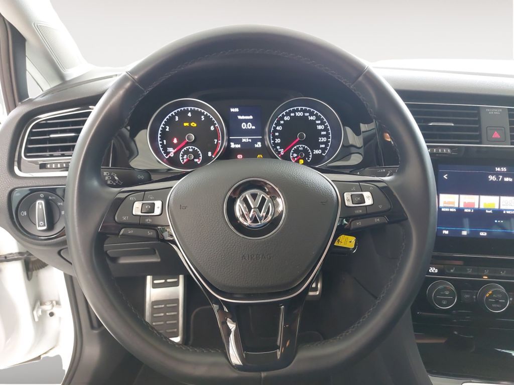 Fahrzeugabbildung Volkswagen Golf 1.0 TSI IQ.DRIVE AHZV,ACC,SH,RFK,Climatr.