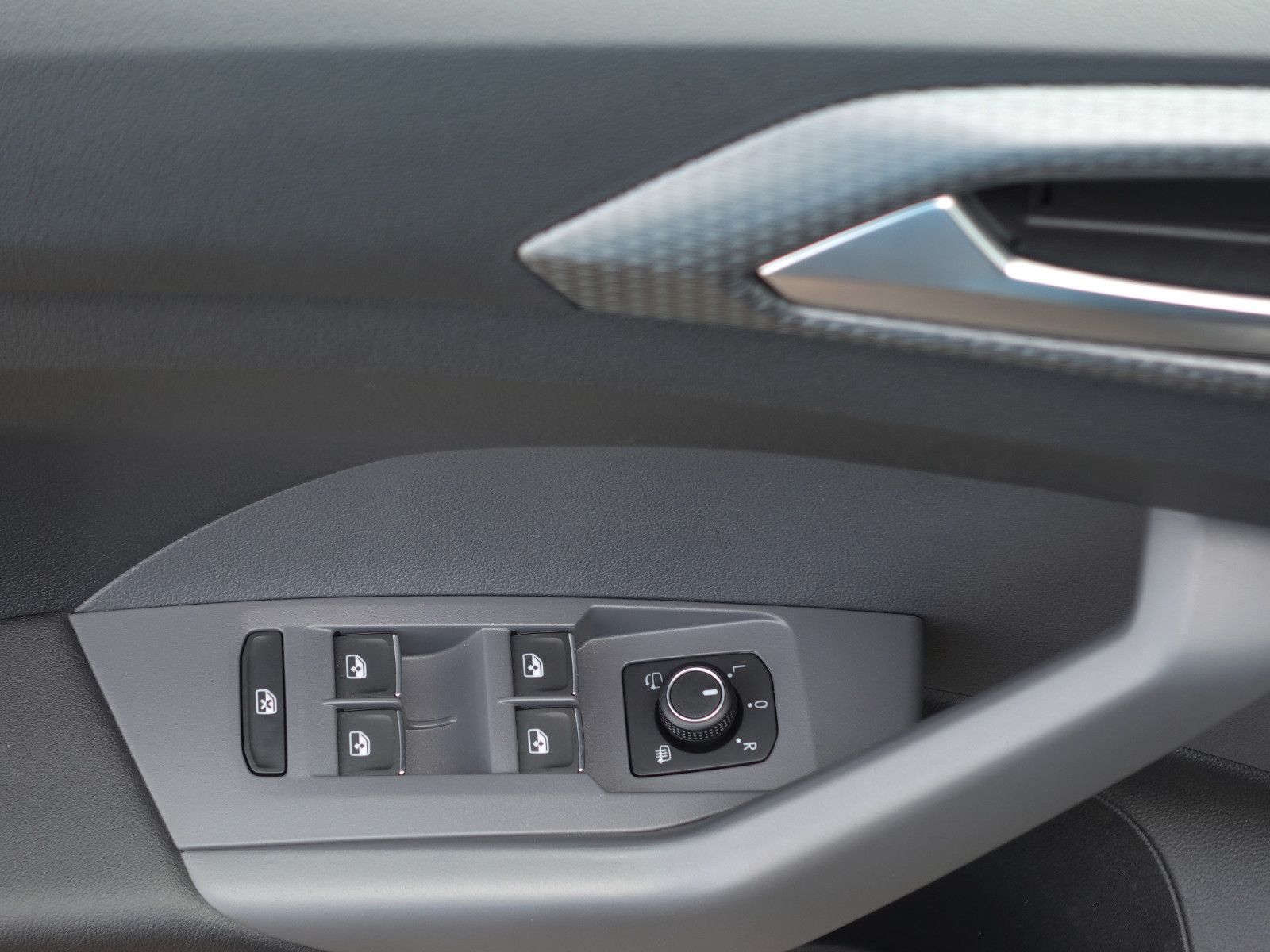 Fahrzeugabbildung Volkswagen T-Cross 1.5 TSI DSG Style R-Line RFK Assist AppC