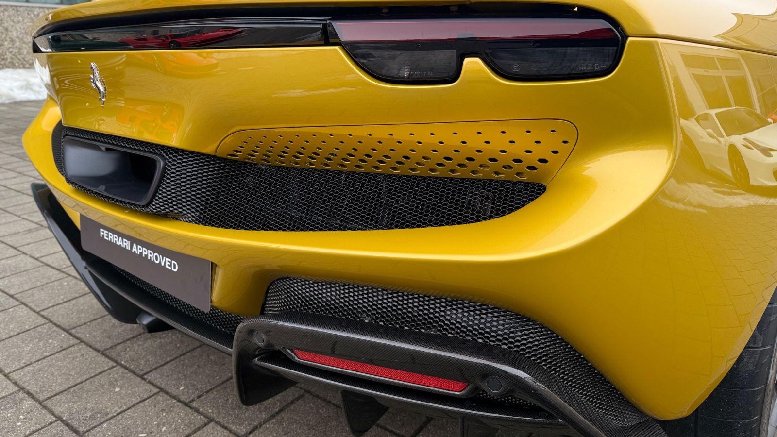 Fahrzeugabbildung Ferrari 296 GTS*Voll Karbon*Lift*Kamera*LED*1.Hand