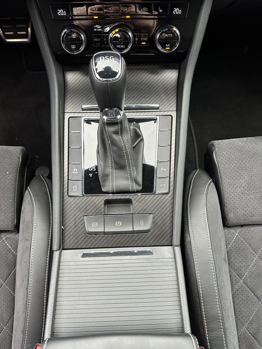 Fahrzeugabbildung SKODA Superb Combi 2.0 TDI DSG Sportline NAV+LED+KAM