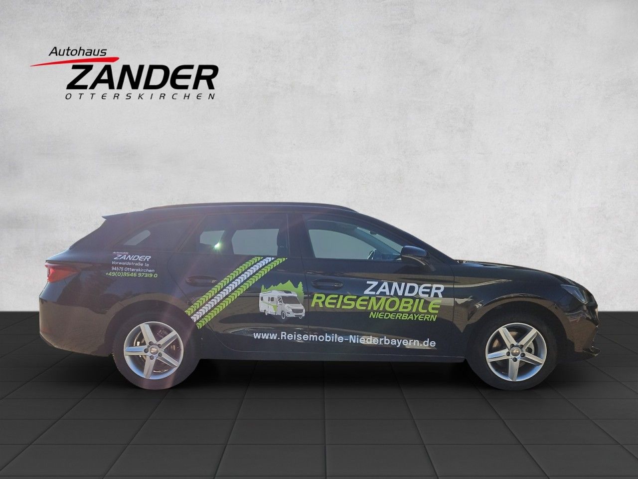 Fahrzeugabbildung SEAT Leon Sportstourer eTSI DSG Style Sitzheizung