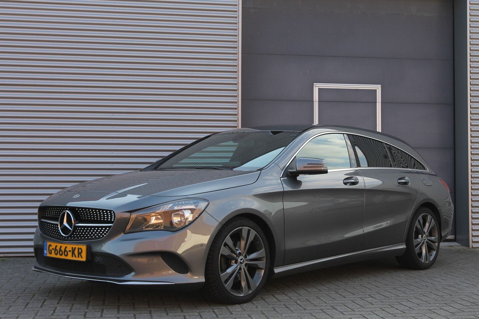 MERCEDES-BENZ CLA 200 Shooting Brake d Business Solution I Aut