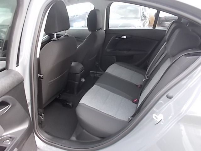 Fahrzeugabbildung Fiat Tipo Cross 1.0 + DAB + Klimaautomatik