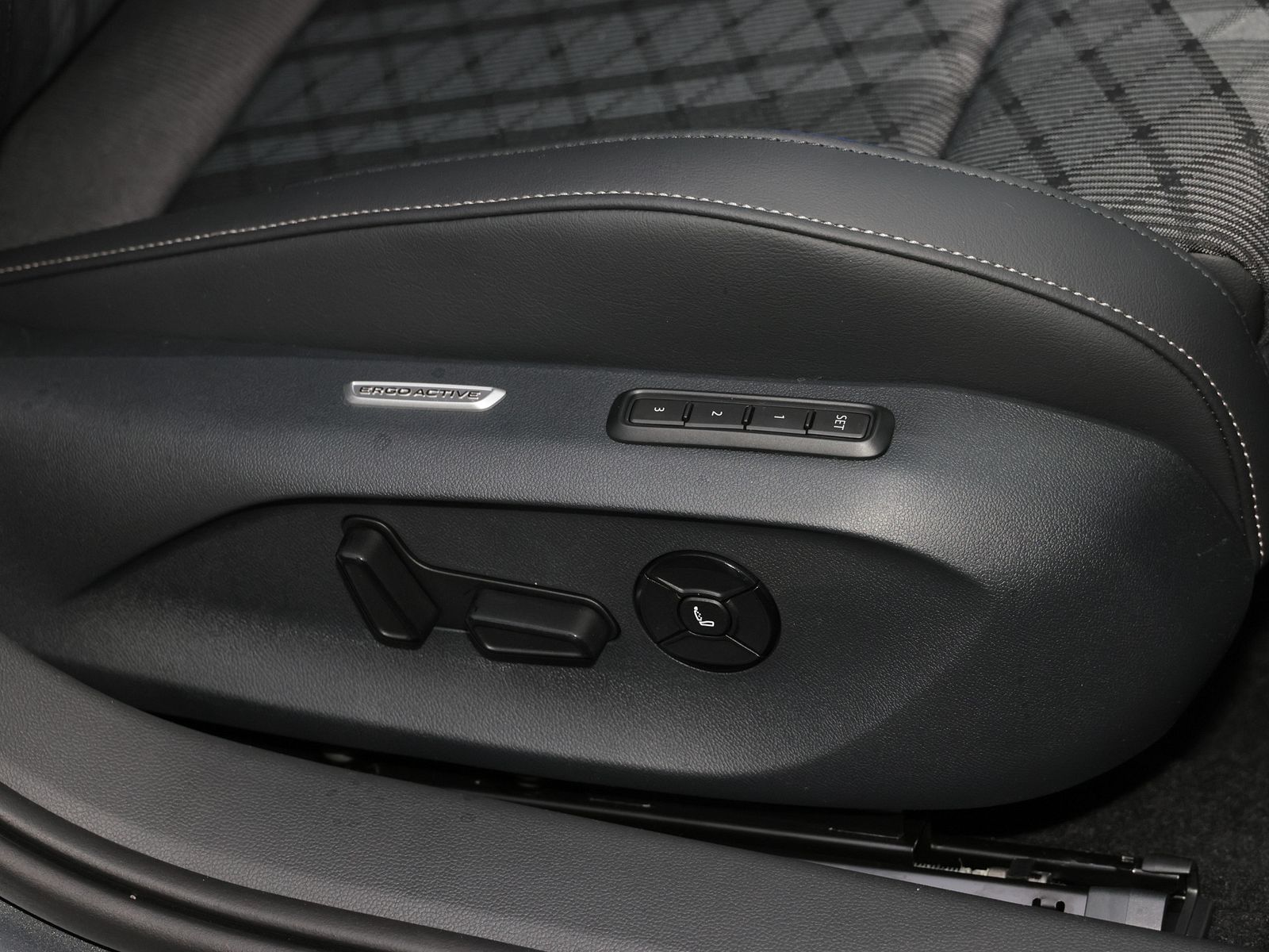 Volkswagen Passat Variant - Bild 12