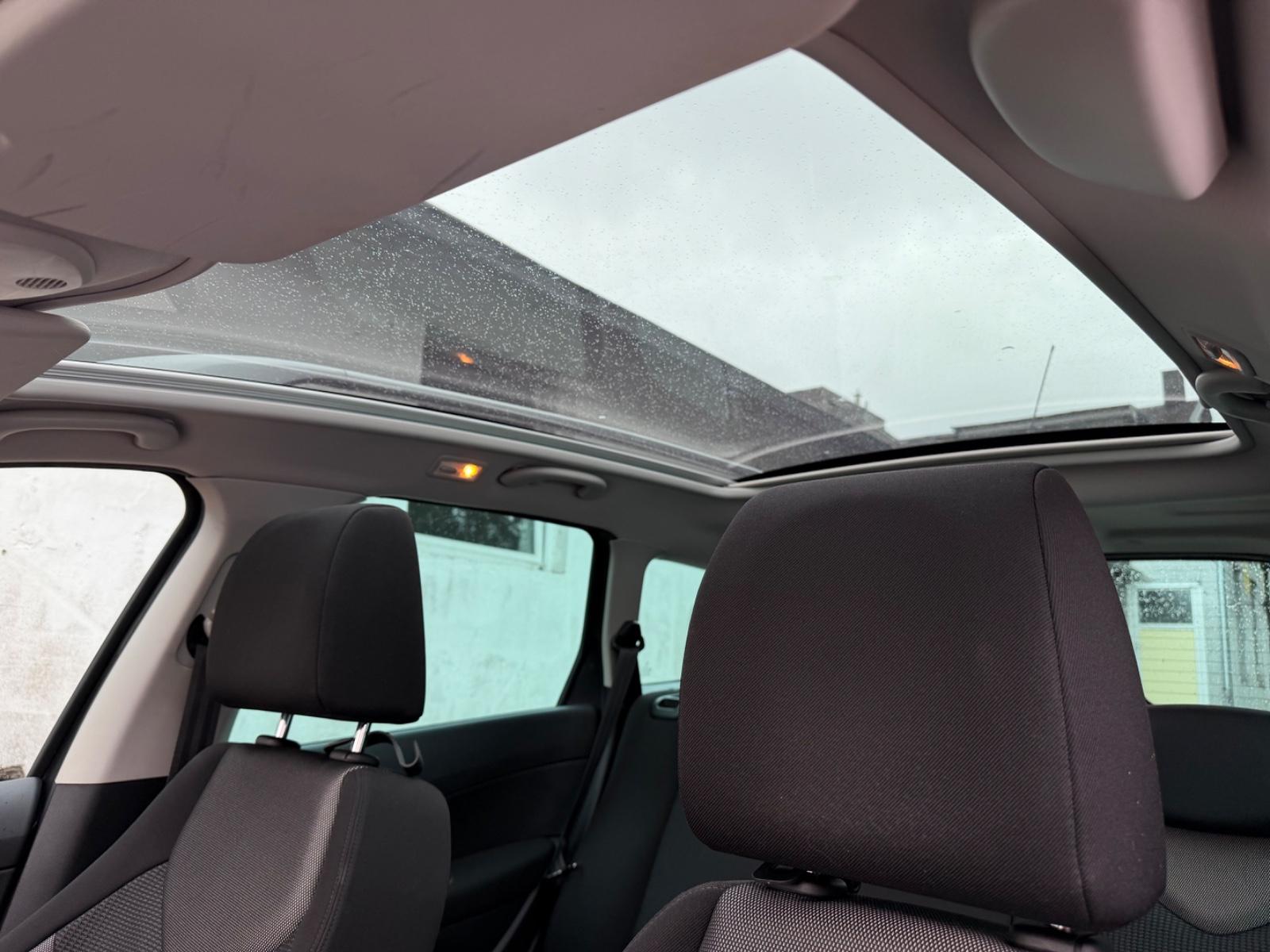 Peugeot 308 2012 — photo 21