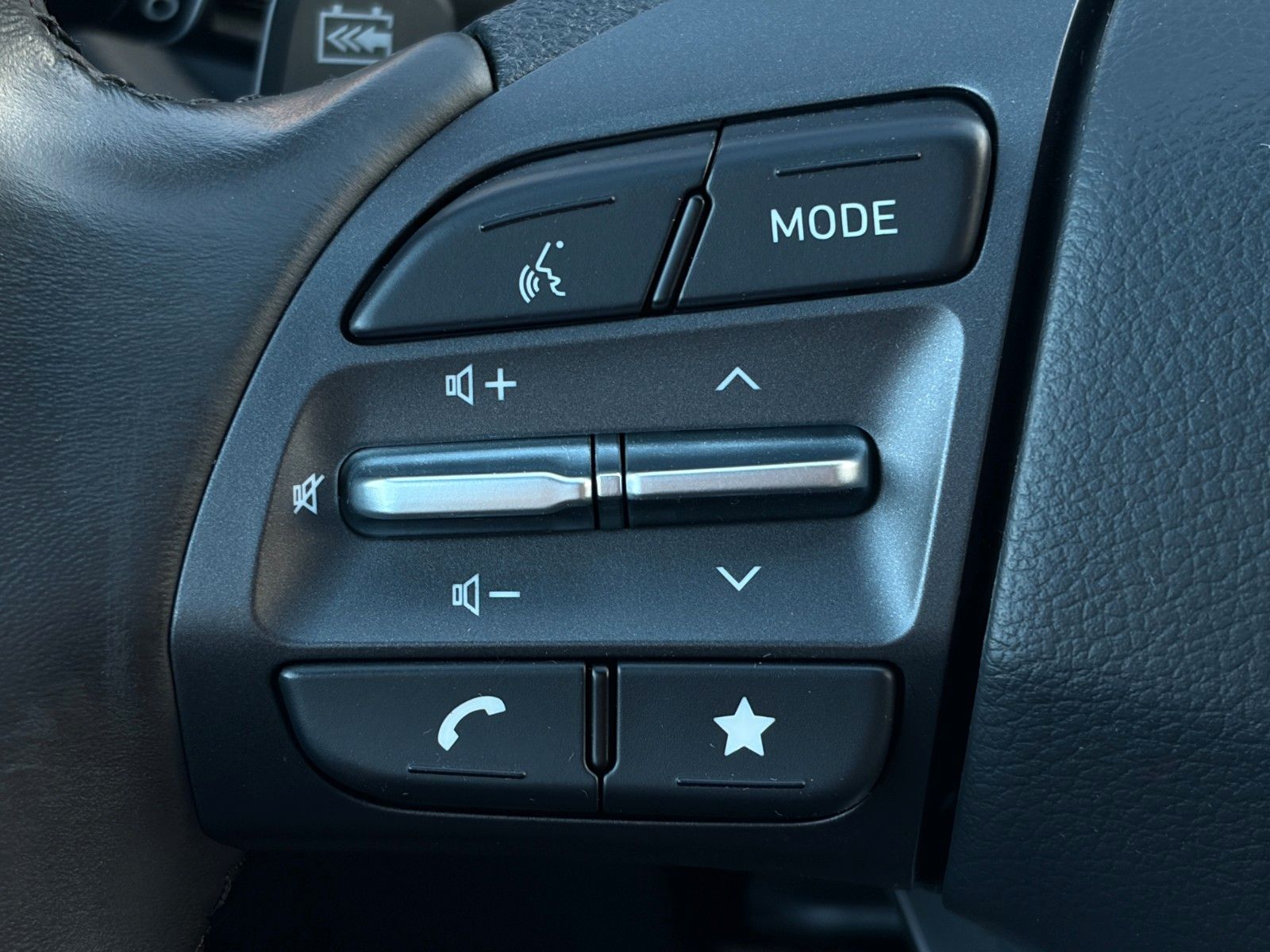 Fahrzeugabbildung Hyundai Kona Elektro TREND 2WD ACC CAM CarPlay LHZ SHZ