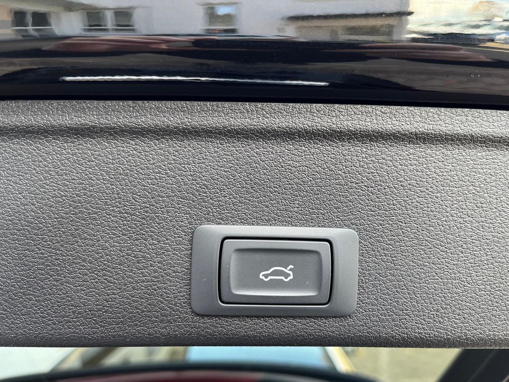 AUDI A4 2024