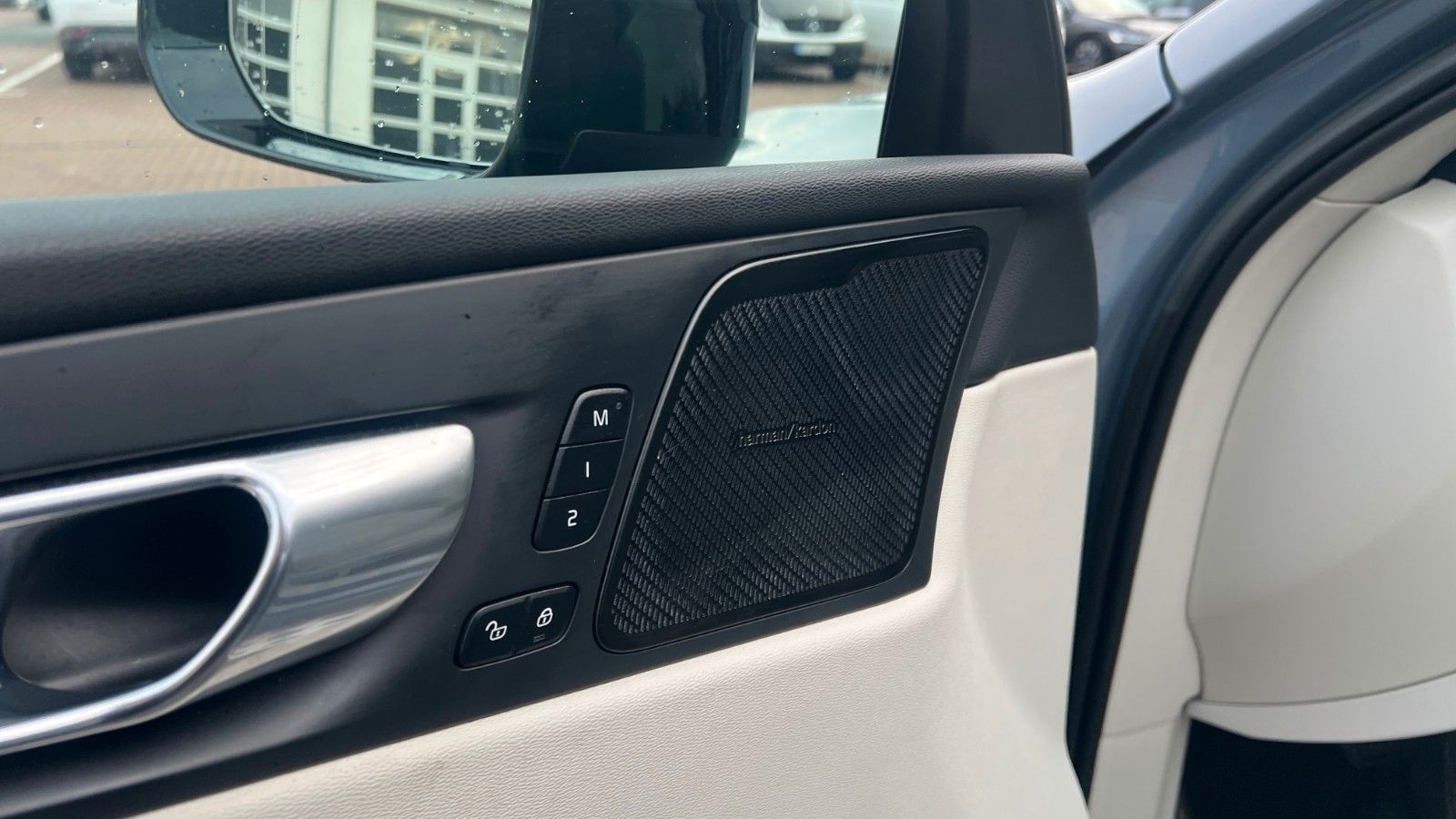 Fahrzeugabbildung Volvo XC60 B5 D Ultimate Dark AWD*360°*AHK*HUD*LUFT*