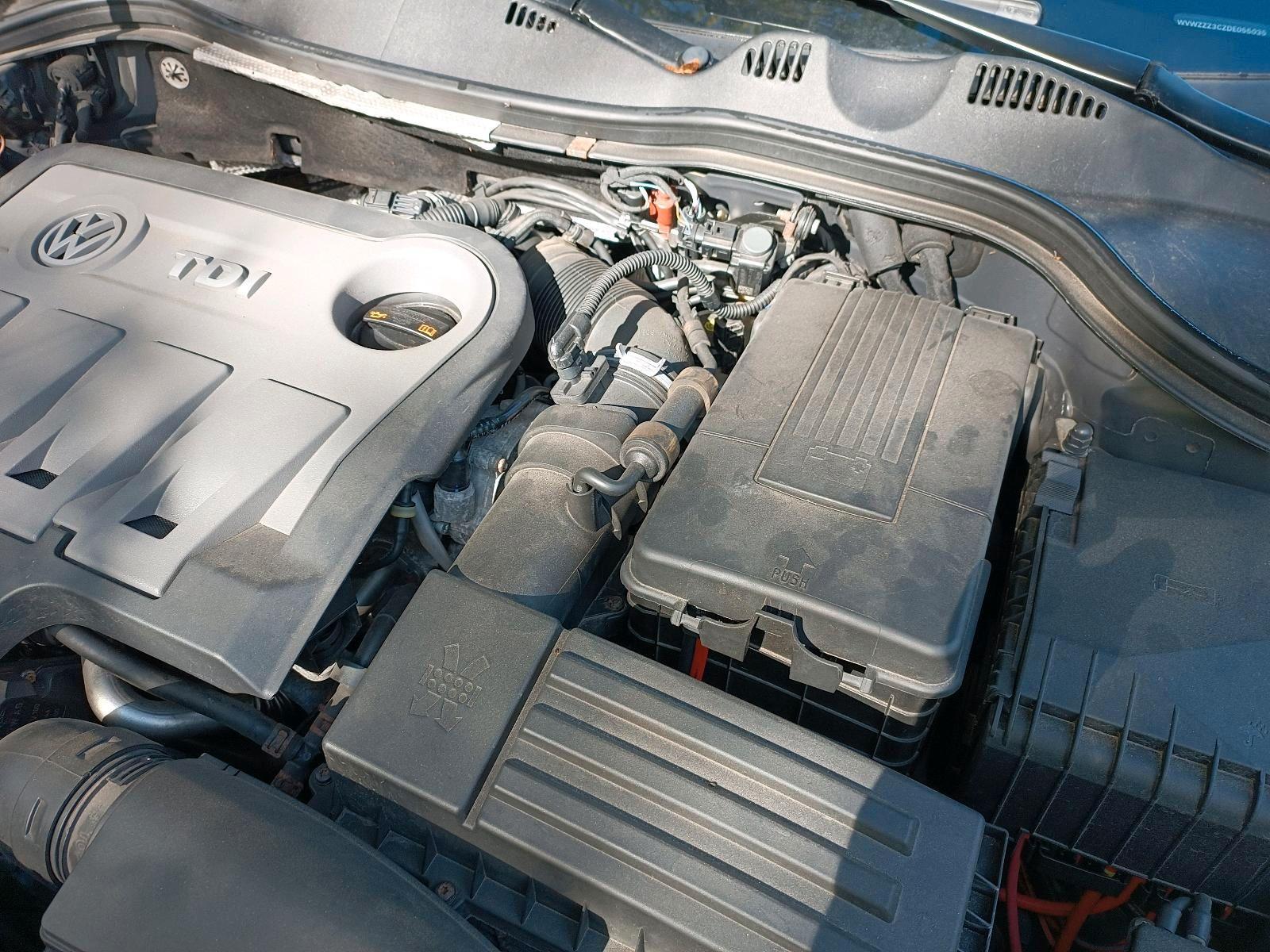 Volkswagen Passat 2012 — interior