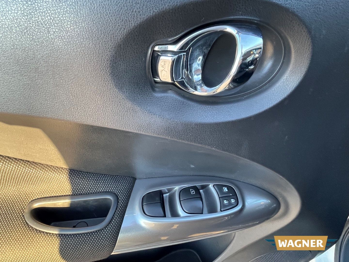 Fahrzeugabbildung Nissan Juke Acenta Rückfahrkamera leichter Frontschaden