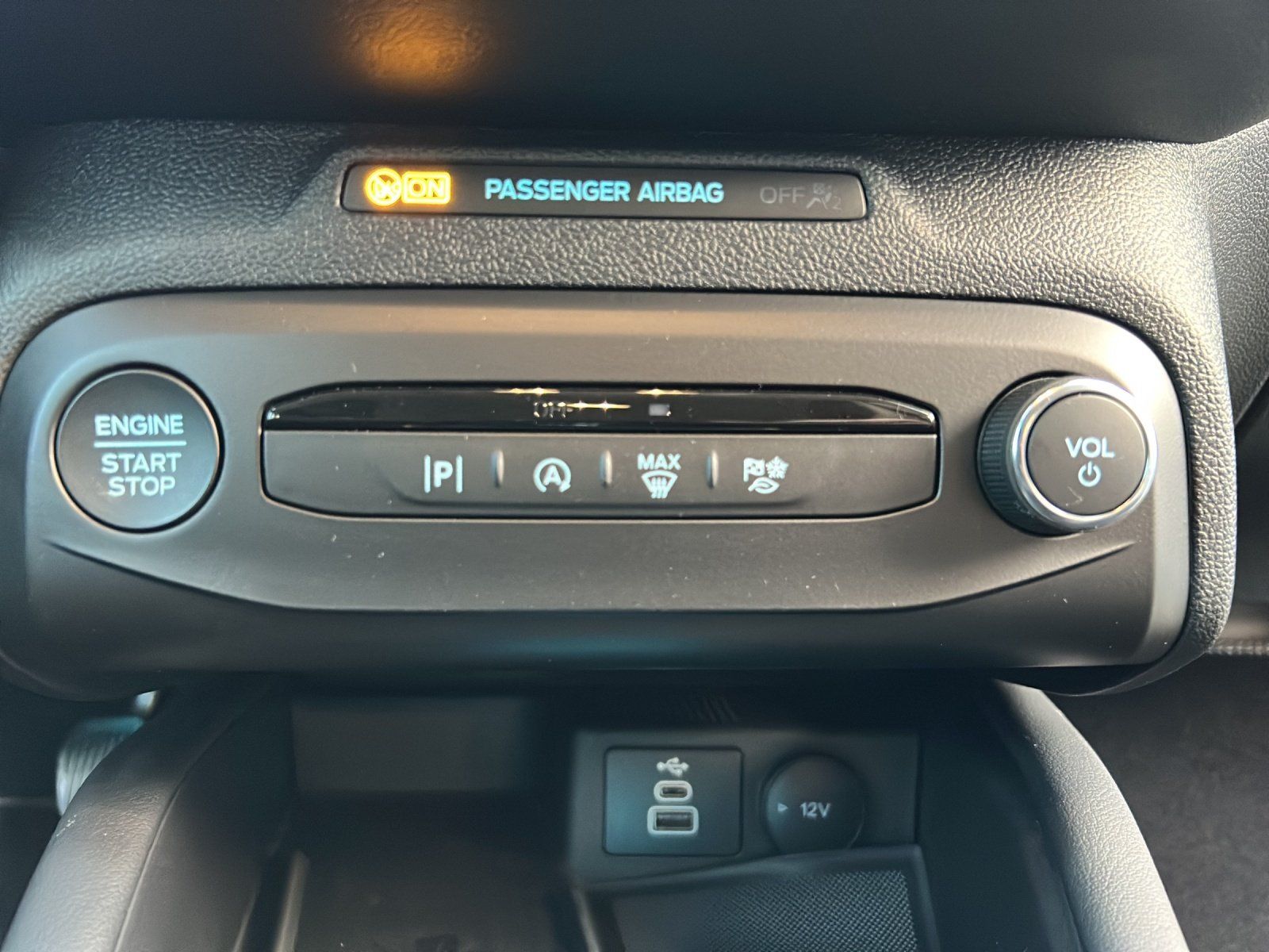 Fahrzeugabbildung Ford Focus Titanium x Winter Pak. B&O LED Schein. 17z