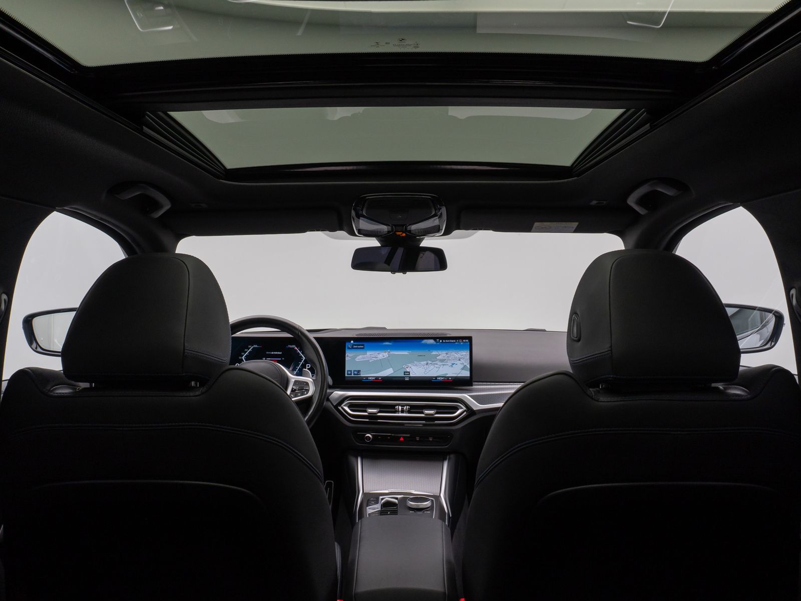 Fahrzeugabbildung BMW 330i M Sport Kamera DAB HUD H/K Komfort Panorama