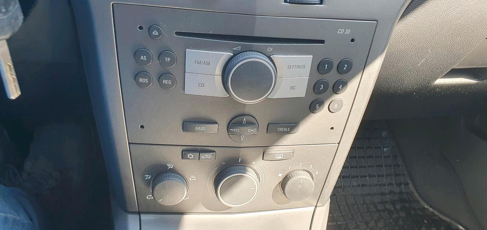 Opel Astra 2005 — photo 8