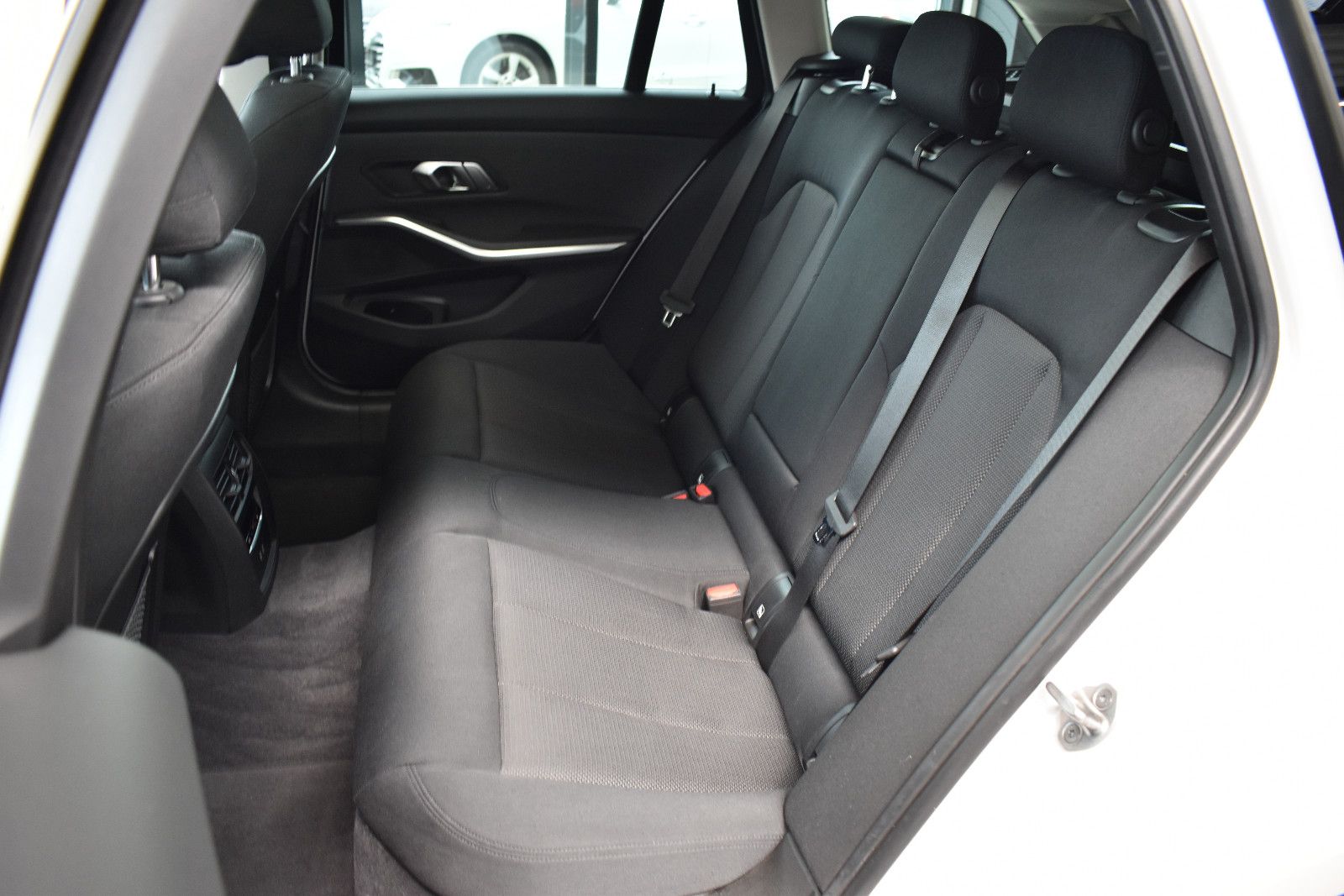 BMW 320d Touring Aut. Advantage Laser~Pano~LiveC~HUD foto 11