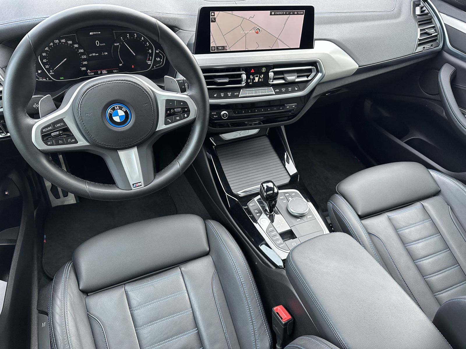 Fahrzeugabbildung BMW X3 xDrive30e M-Sport NAV+LED+PANO+HIFI+KAM+19ZO