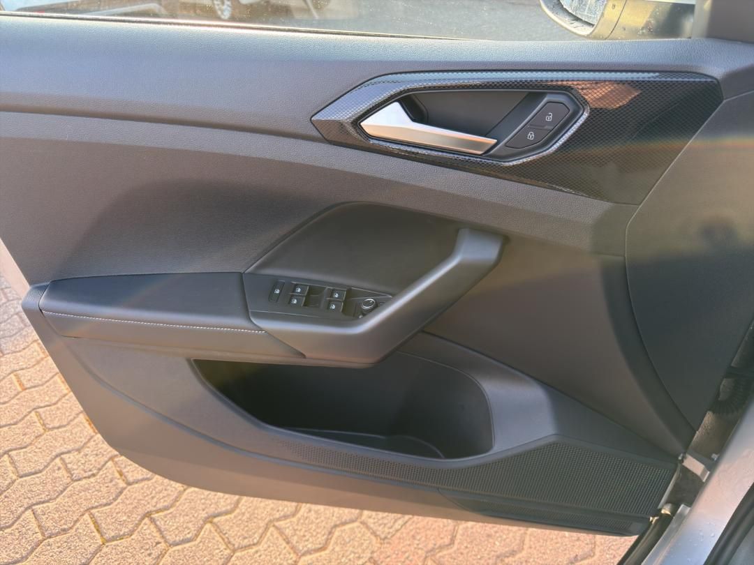Fahrzeugabbildung Volkswagen T-Cross R-Line 1.5 TSI,DSG,RF-Kamera,SH,Navi,LED