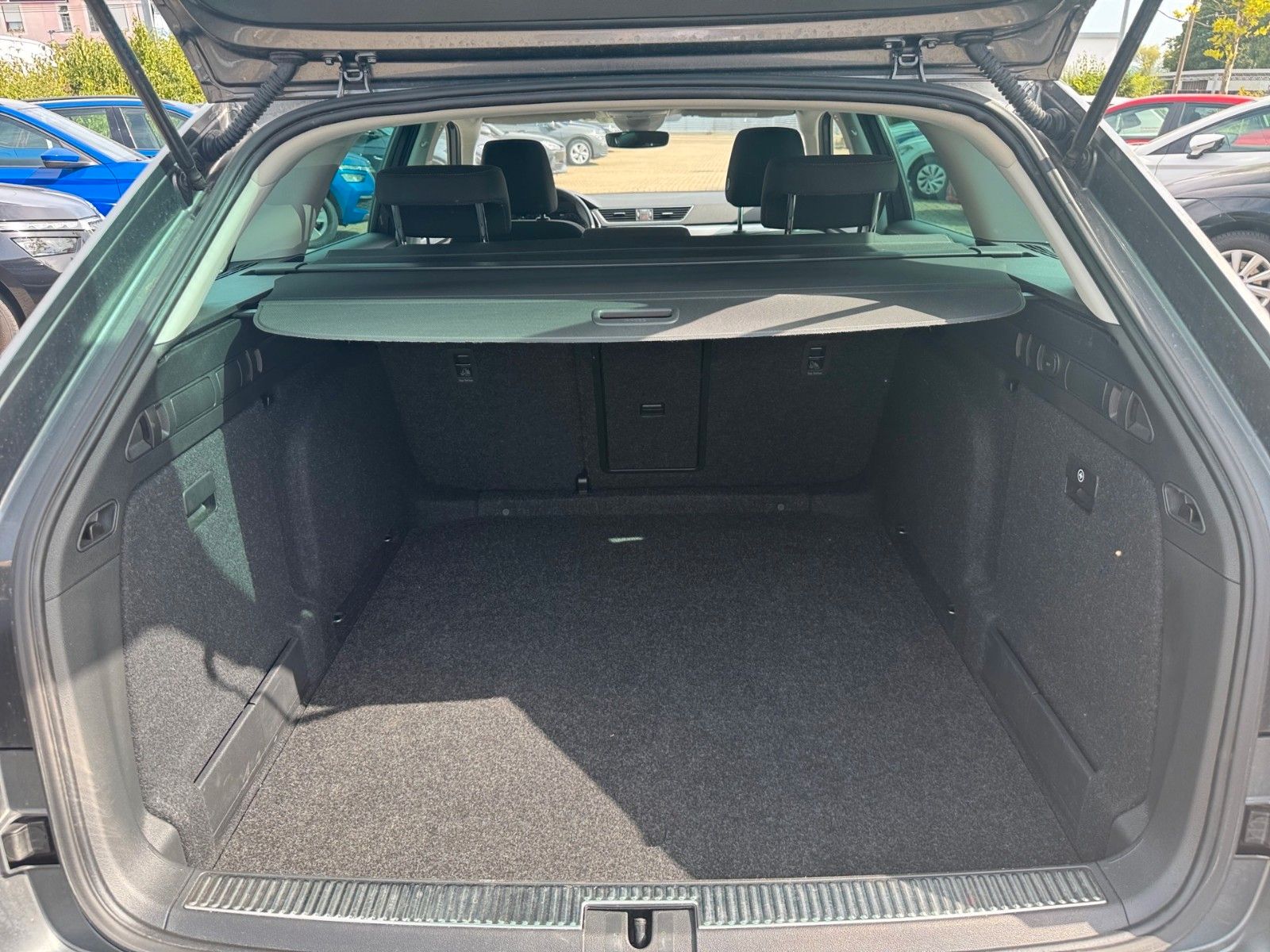 Fahrzeugabbildung SKODA Superb Combi Ambition 1.5 TSI