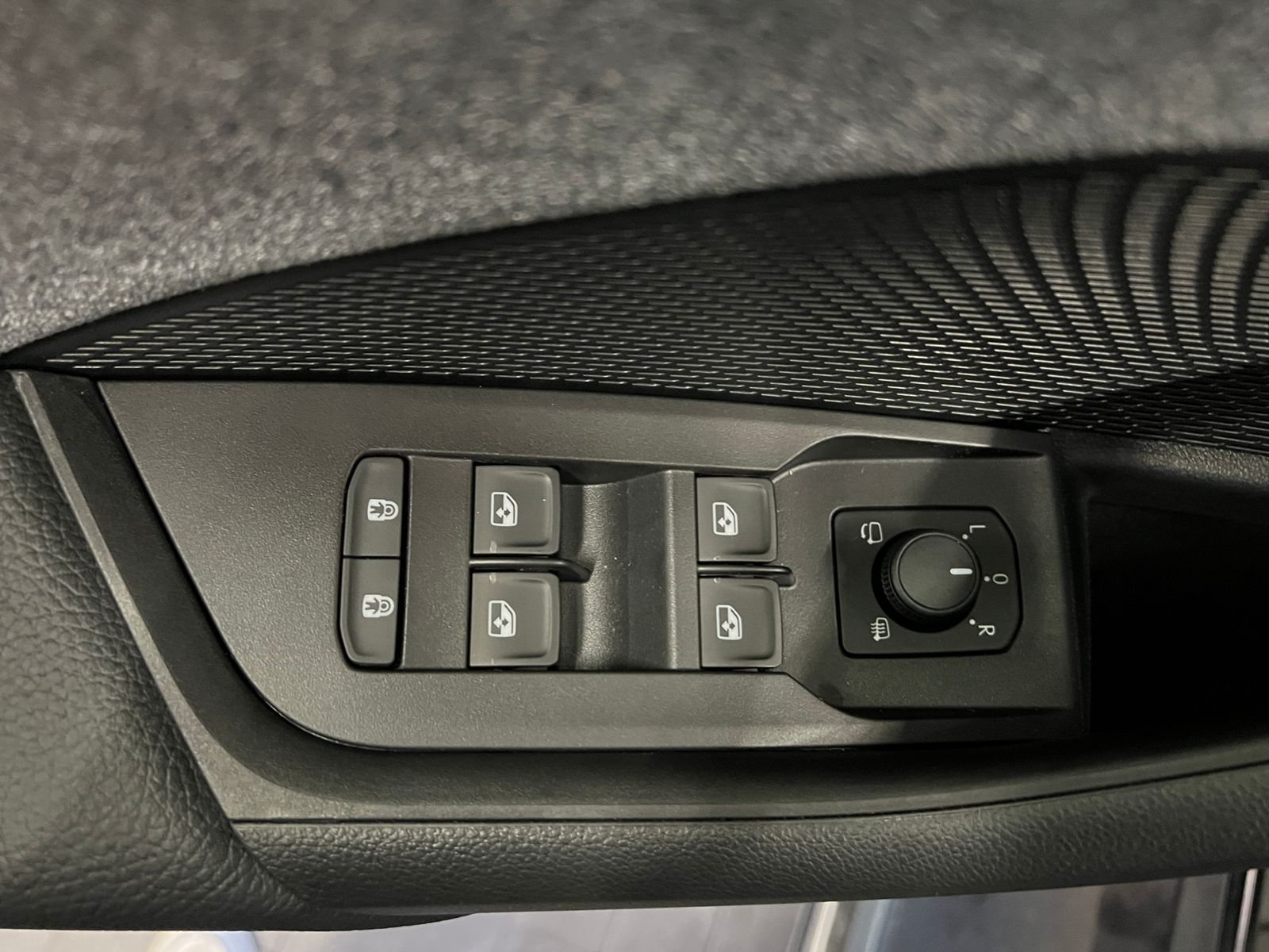 Fahrzeugabbildung SKODA Octavia Combi TOUR 2.0 TDI DSG *AHK, Travel Assi