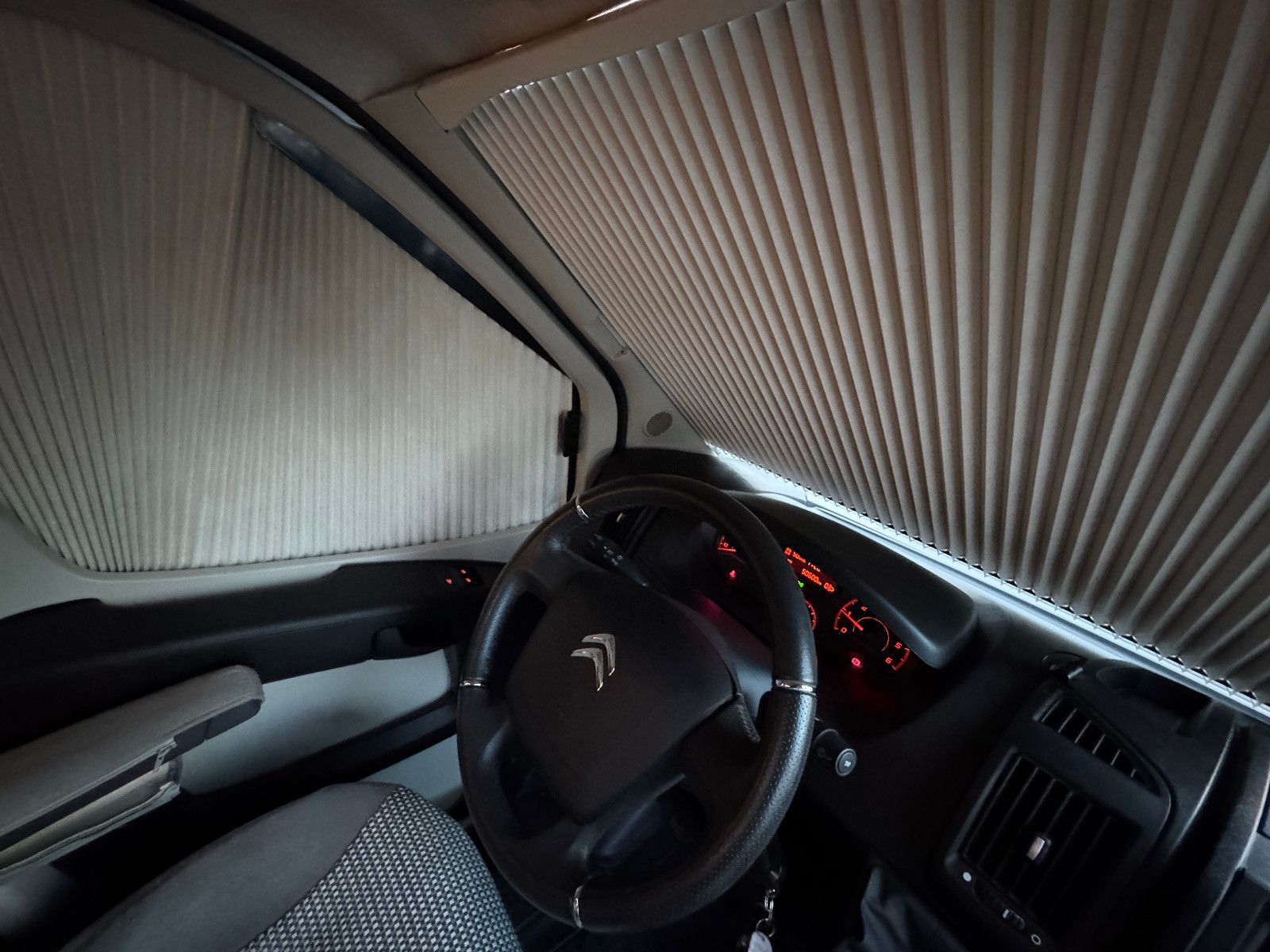 Fahrzeugabbildung Pössl 600 2WIN R PLUS CITROEN RAUMBAD VOLL SCHECKHEFT