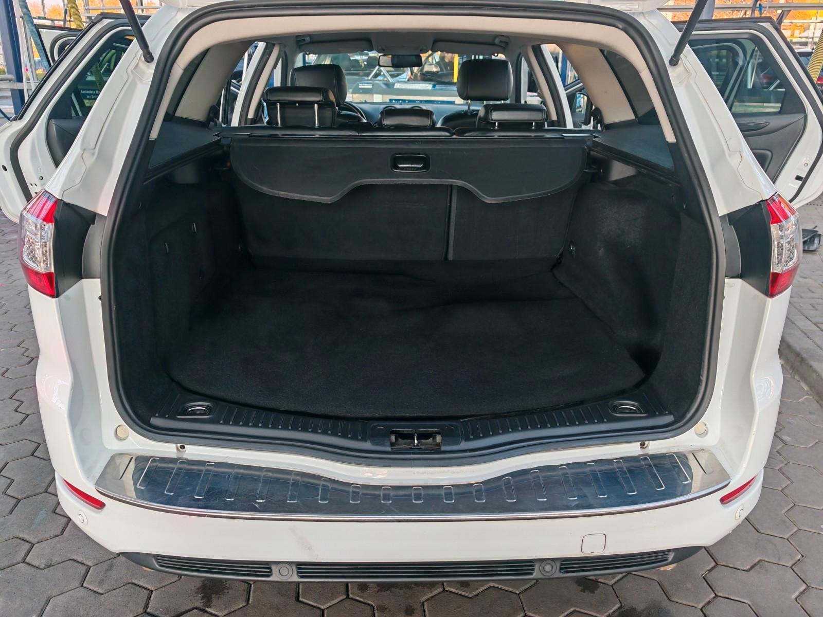Ford Mondeo 2014 — photo 32