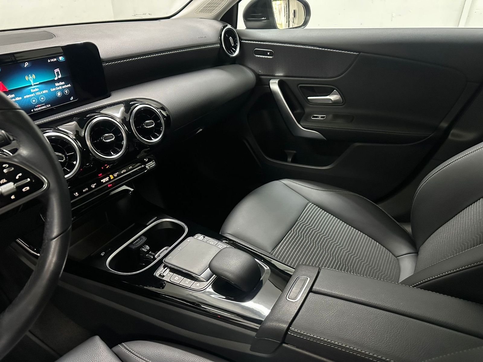 Fahrzeugabbildung Mercedes-Benz A 200 d *PROGRESSIVE*NAVI*