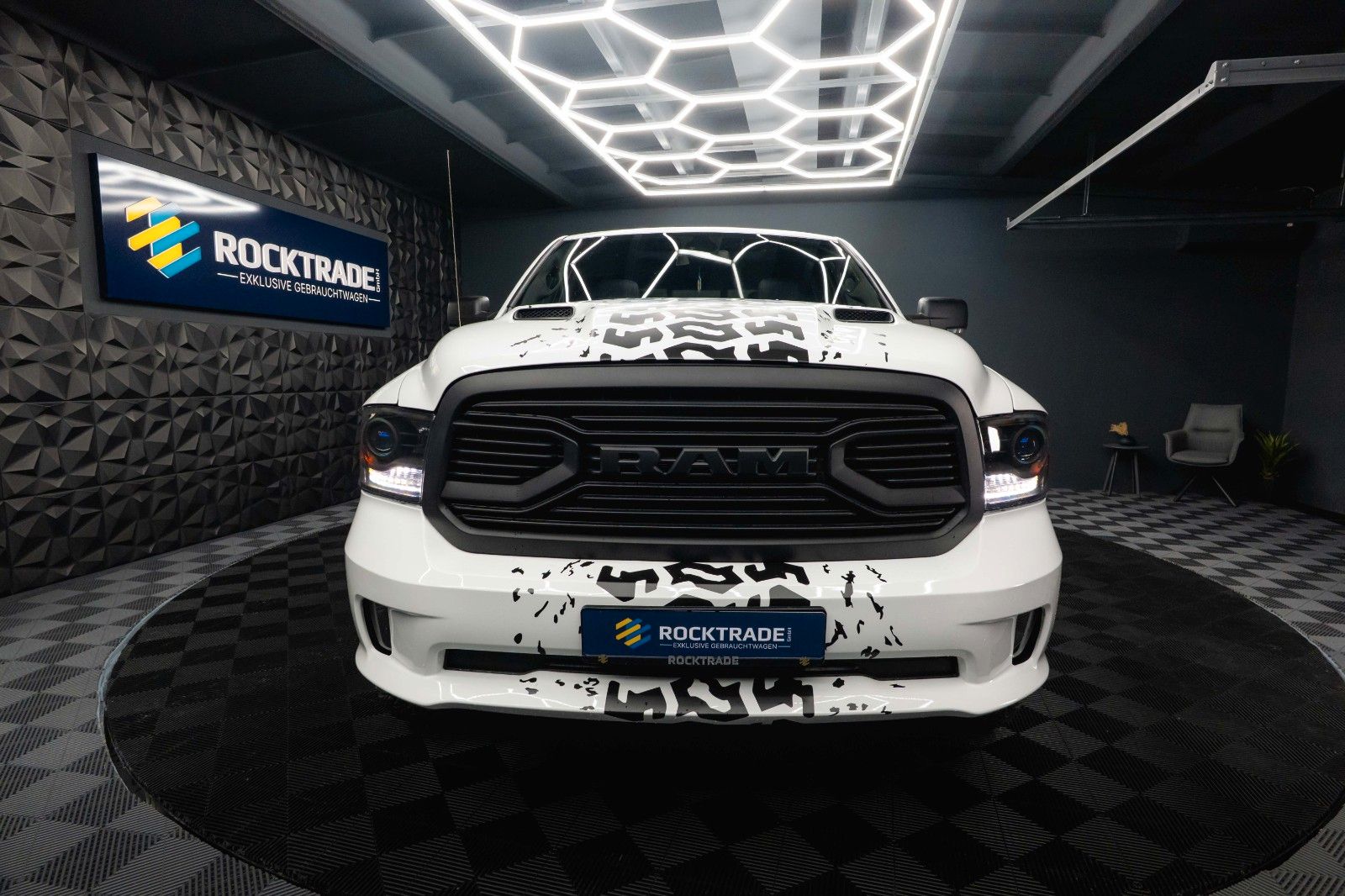 Fahrzeugabbildung Dodge RAM 5.7 V8 HEMI 4x4 OFFROAD Night-Paket *LED*AHK