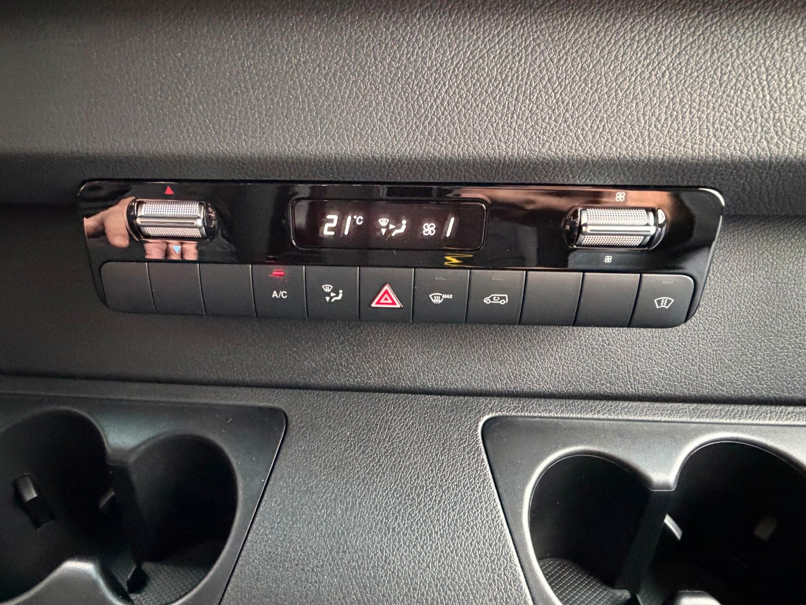 Fahrzeugabbildung Mercedes-Benz Sprinter 317 CDI 3665 9G DoKa AHK Klima Kamera