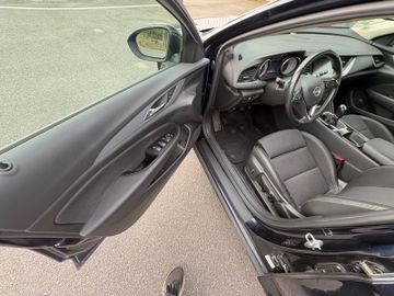 Opel Insignia - 11