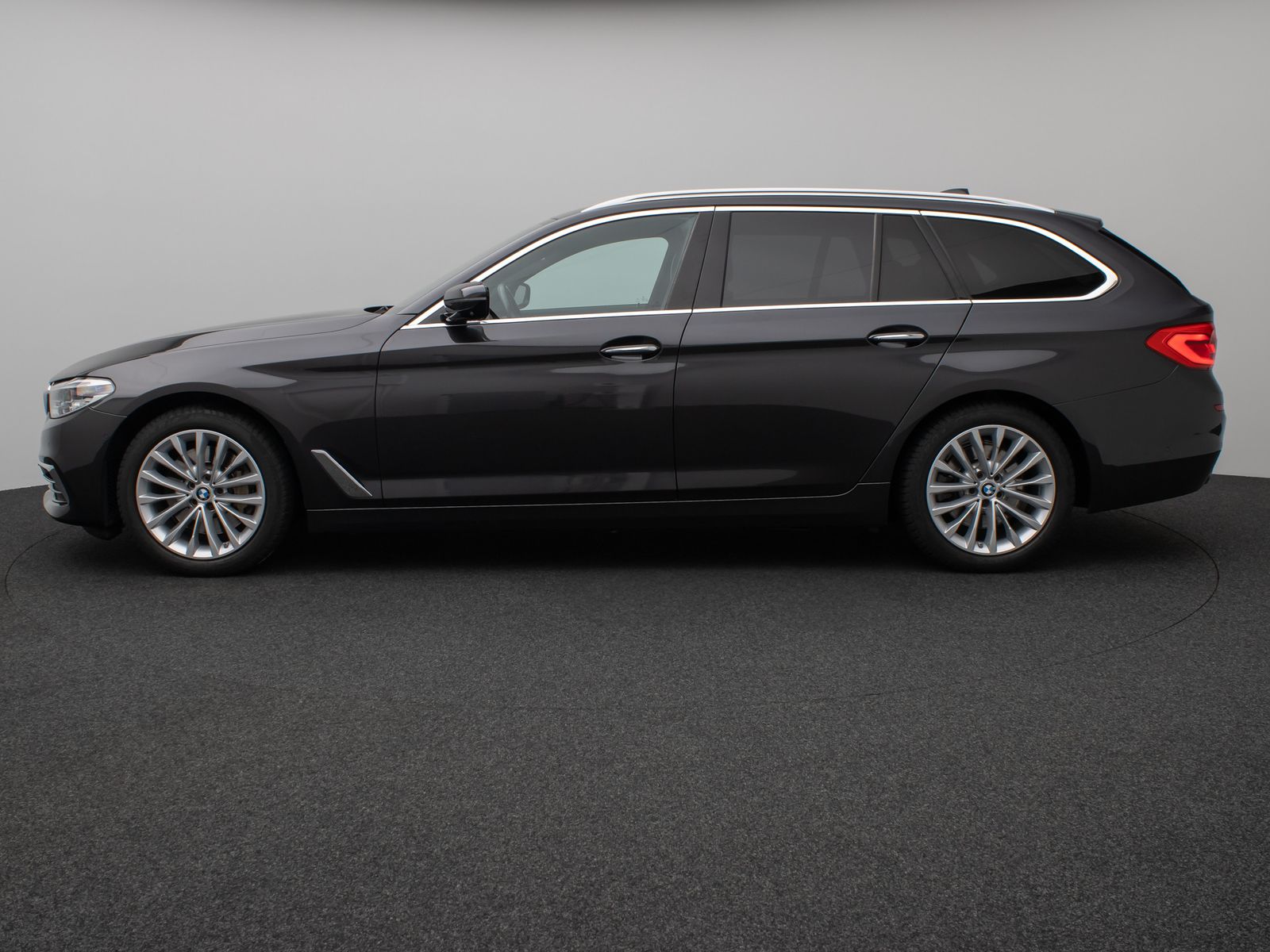 Fahrzeugabbildung BMW 530i xD Luxury Line Panorama 360°HUD H/K Massage