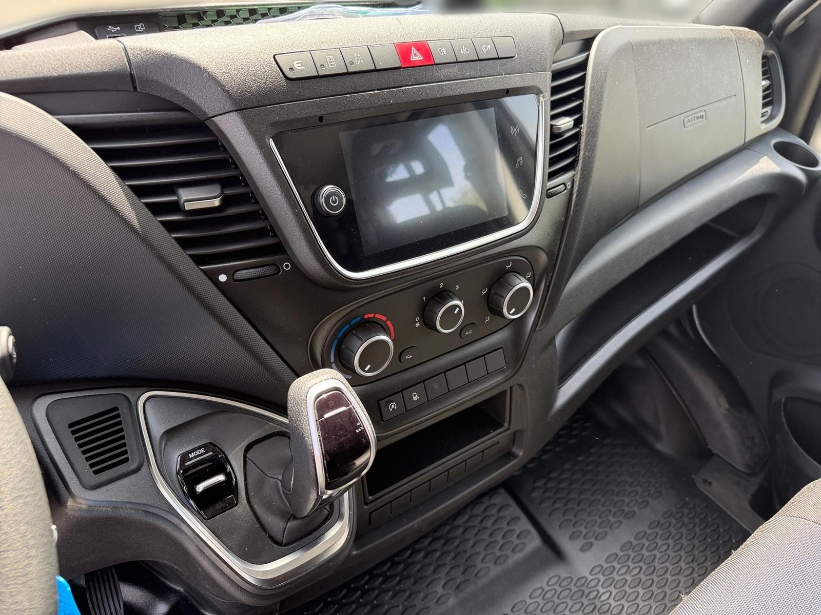 Fahrzeugabbildung Iveco Daily 35S14BA8 D Doka Pritschenwagen