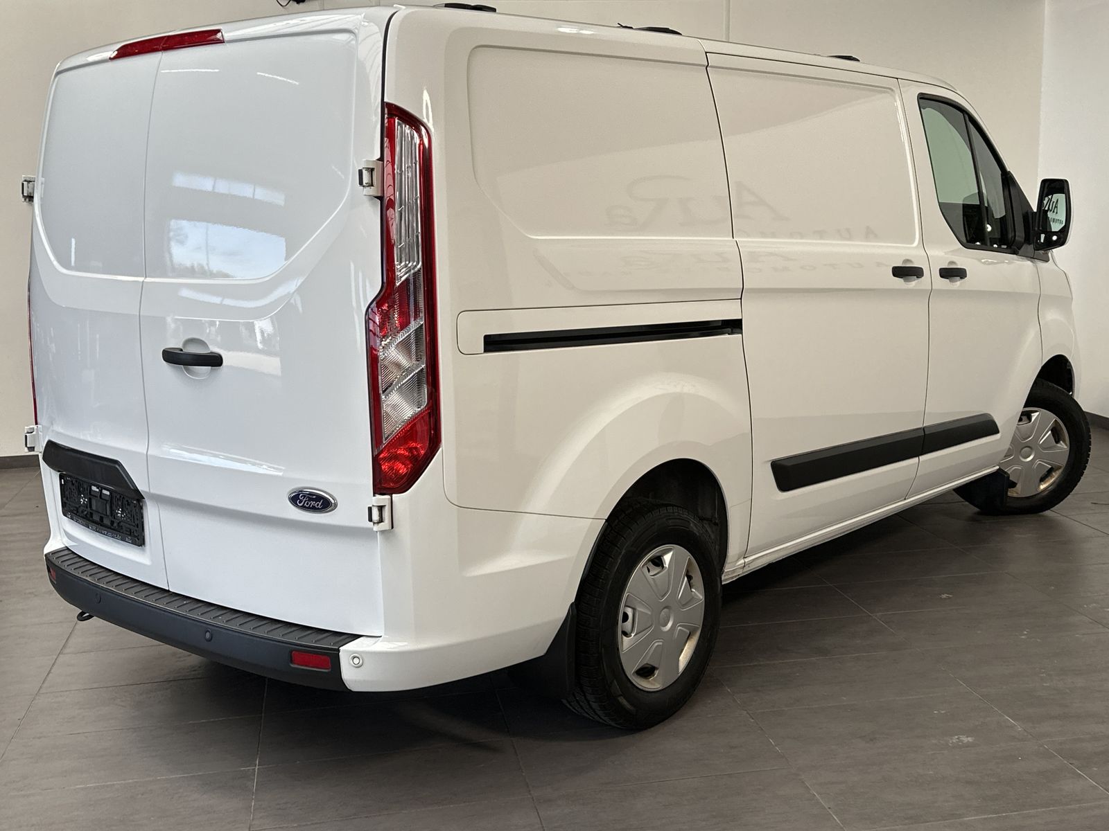Fahrzeugabbildung Ford Transit Custom 300 L1H1 SHZ+PP+BLUETOOTH+1HD+DAB