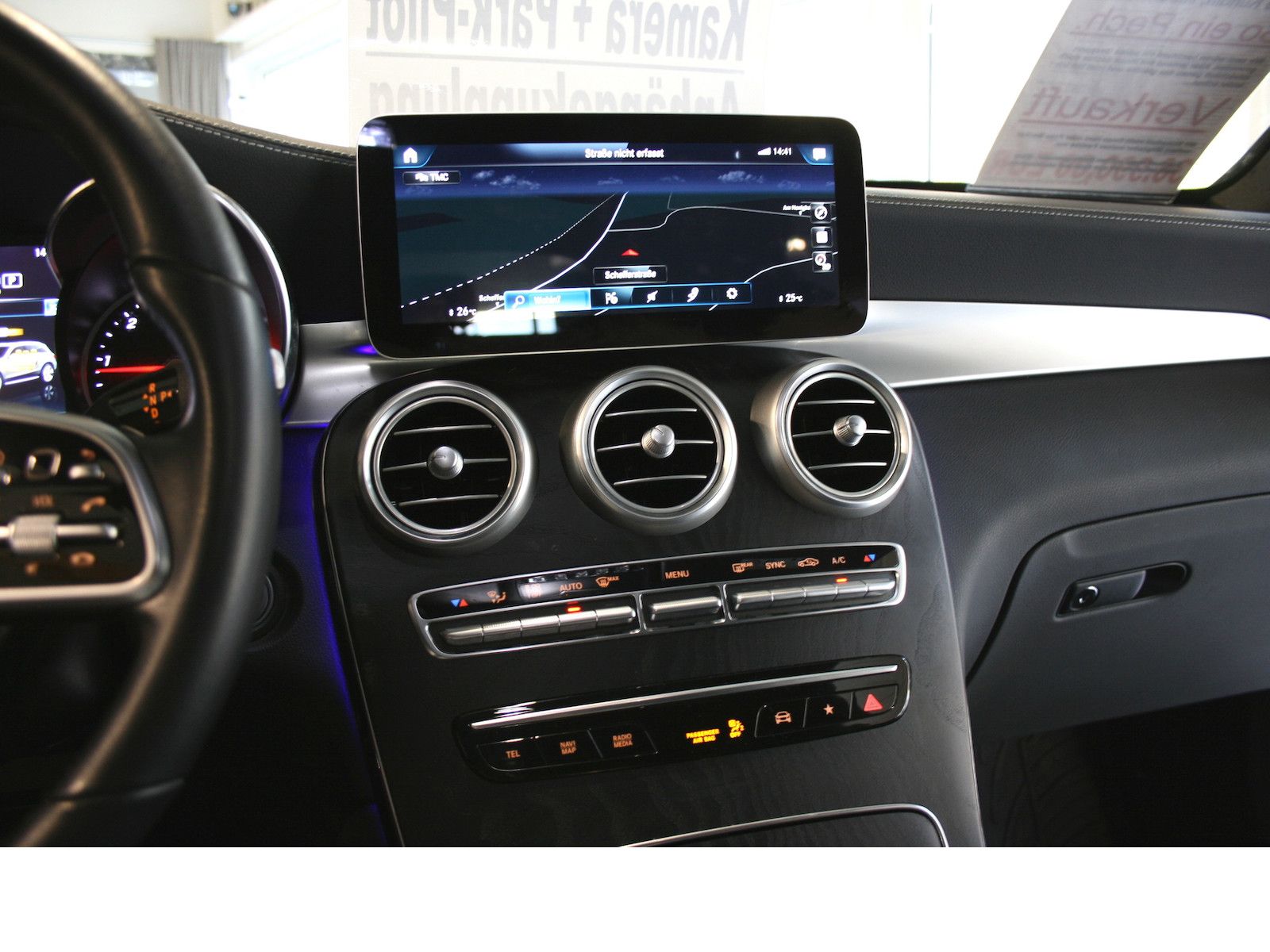 Fahrzeugabbildung Mercedes-Benz GLC 220 d 4M *AHK*LED*Totwinkel*Pano-Dach