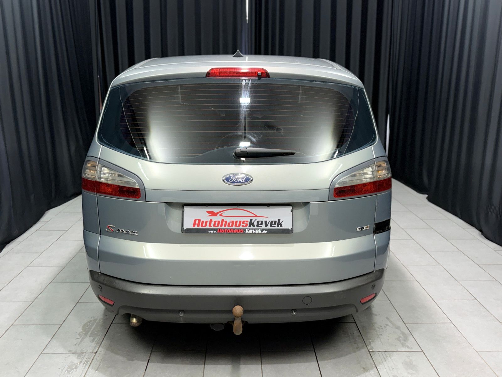 Fahrzeugabbildung Ford S-MAX Titanium|AHK|HU 05/2027