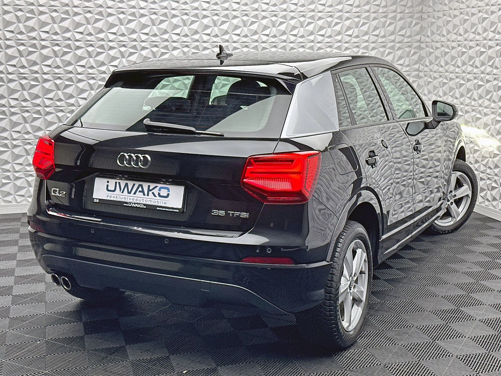 Fahrzeugabbildung Audi Q2 35 TFSI S-LINE/S-TRO/KEY/NAVI/LED/NAV/PDC/DAB