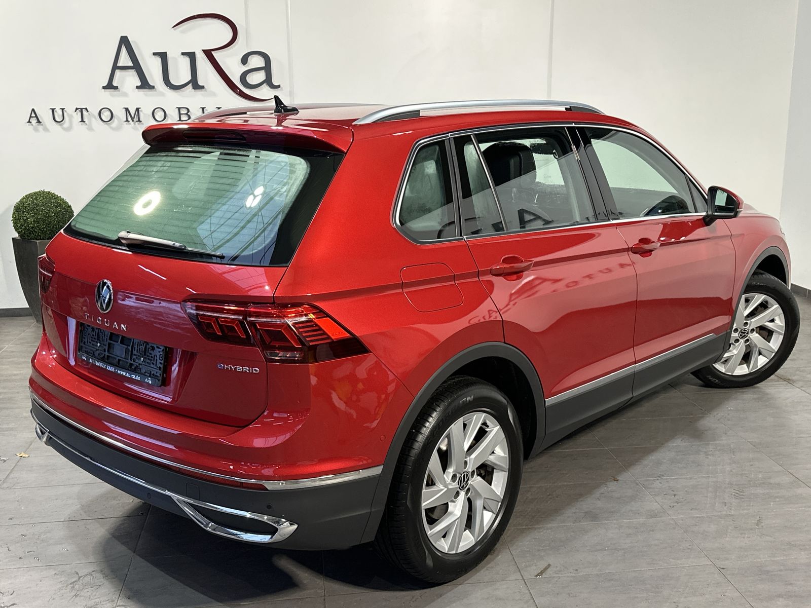 Fahrzeugabbildung Volkswagen Tiguan Elegance eHybrid NAV+LED+HEADUP+KAMERA+PP